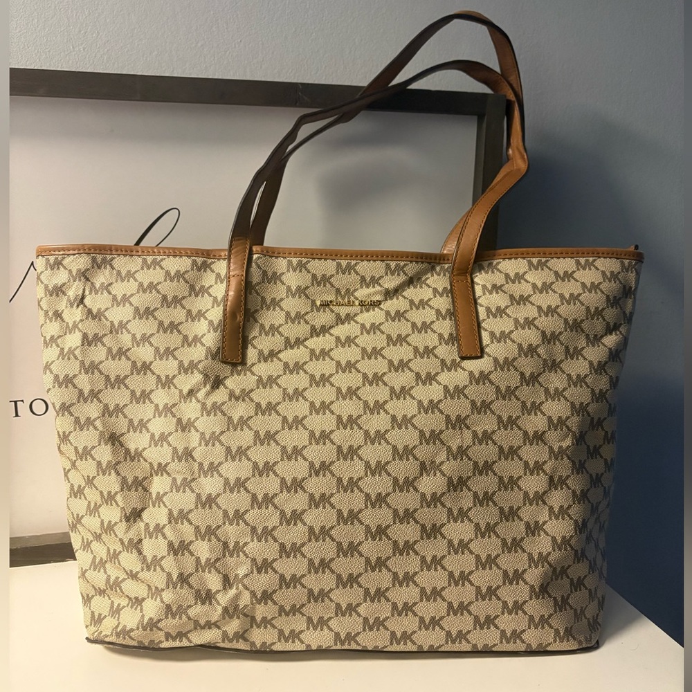 Michael Kors Emry Signature Large Top Zip Tote Carryall Natural Luggage